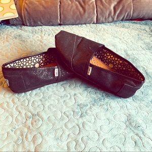 *****SOLD*******Black sparkly TOMS Sz 9